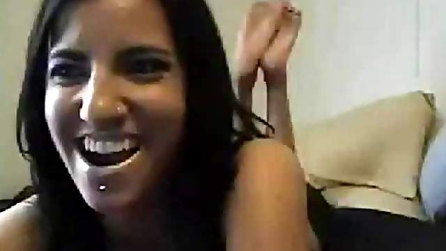 Stunning Latina teen exposes her hot body on webcam
