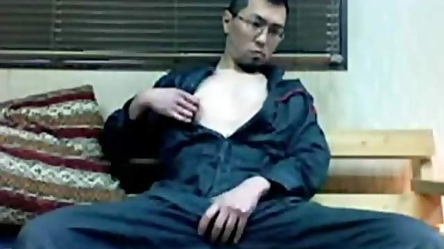 Asian pulls out his dick and cums on his chest