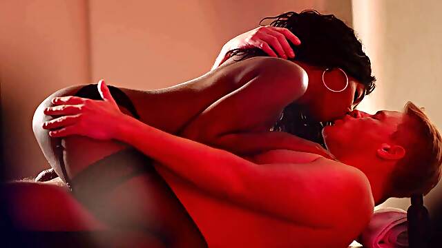 Addictive ebony babe sucks cock naked and fucks in ways that make her come first