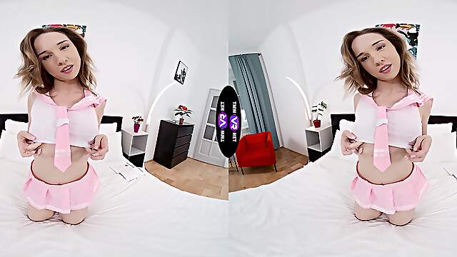 Alice Klay plays with her pussy in a captivating vr scene