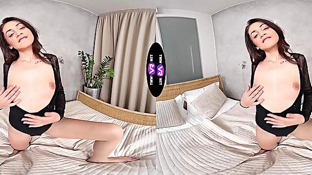 Lustful Lola's deft fingers bring pleasure in VR HD