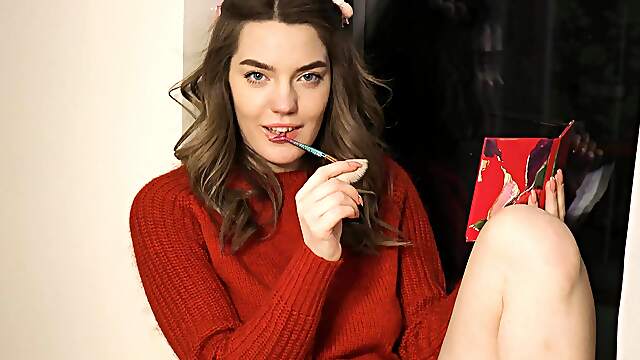 Naughty Kiere teases viewers with sensual finger play and steamy self-pleasure