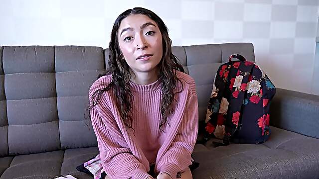 Teen Amber Summer's raw amateurs go wild on couch