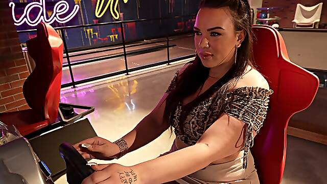 Amateur Fiji's sizzling solo sesh: Blowjobs galore in HD