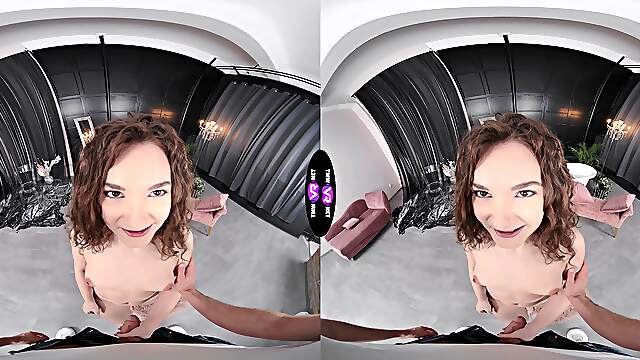 Curvy Simona's supple curves crave your touch in VR