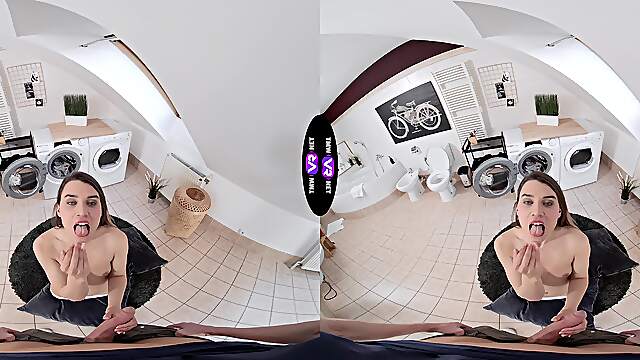 Brunette vixen Elena delivers an unforgettable oral experience in HD VR